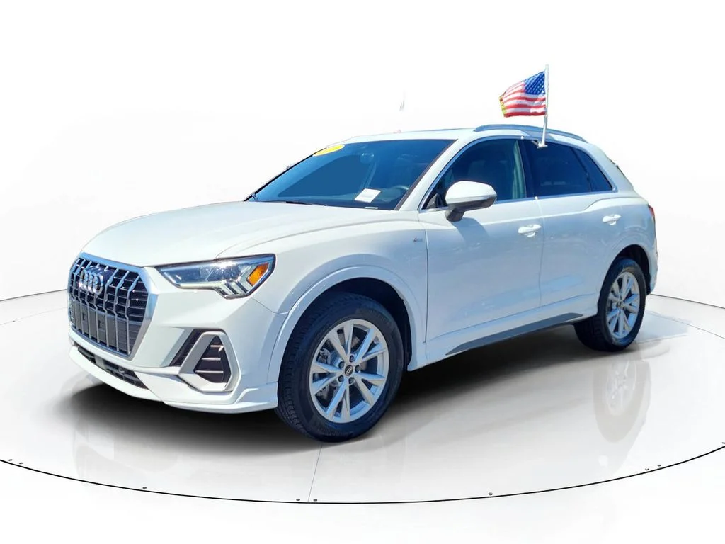 Used 2025  Audi Premium image 4