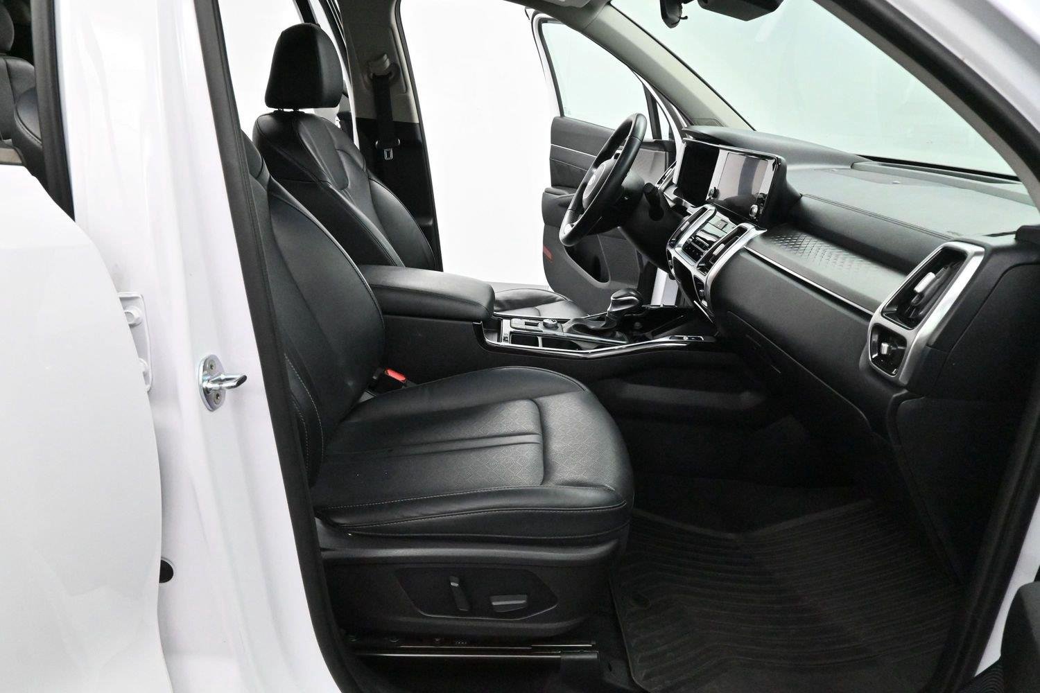 Used 2021 Glacial White Pearl Kia SX image 35