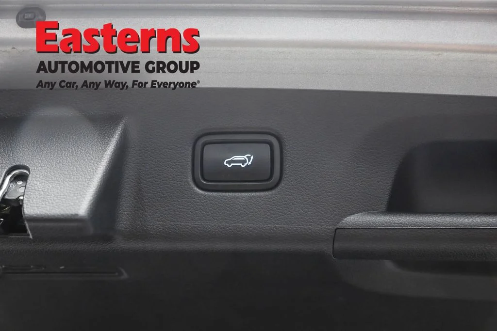Used 2022 Silver Hyundai SEL image 23