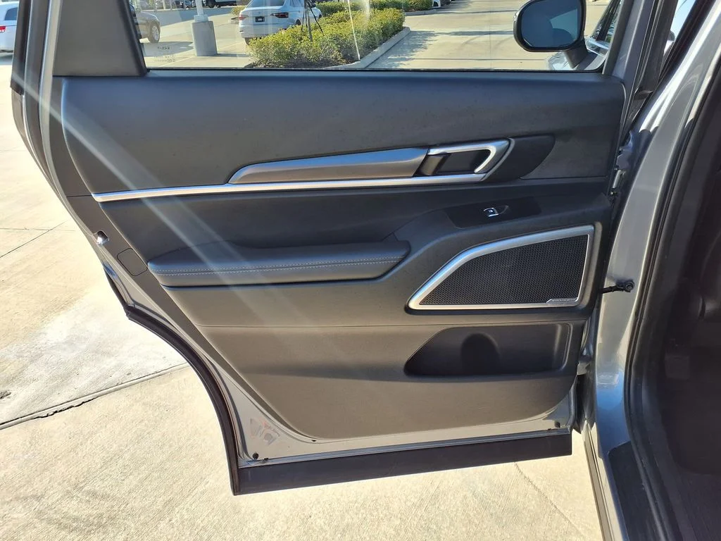 Used 2025 Silver Kia S image 18