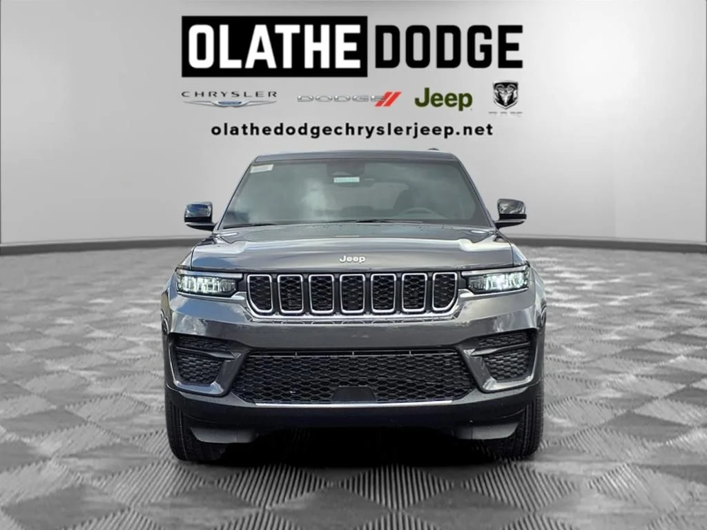 New 2025 Baltic Gray Metallic Clear-Coat Exterior Paint Jeep Laredo image 31