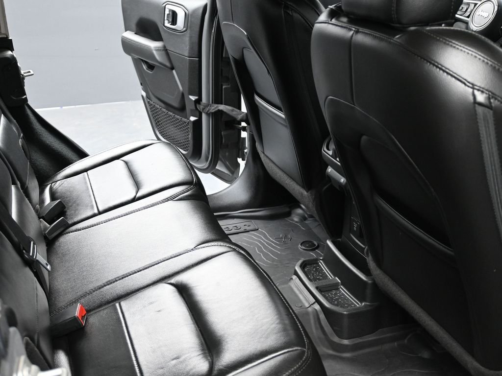 Used 2023 Gray Jeep Altitude image 11