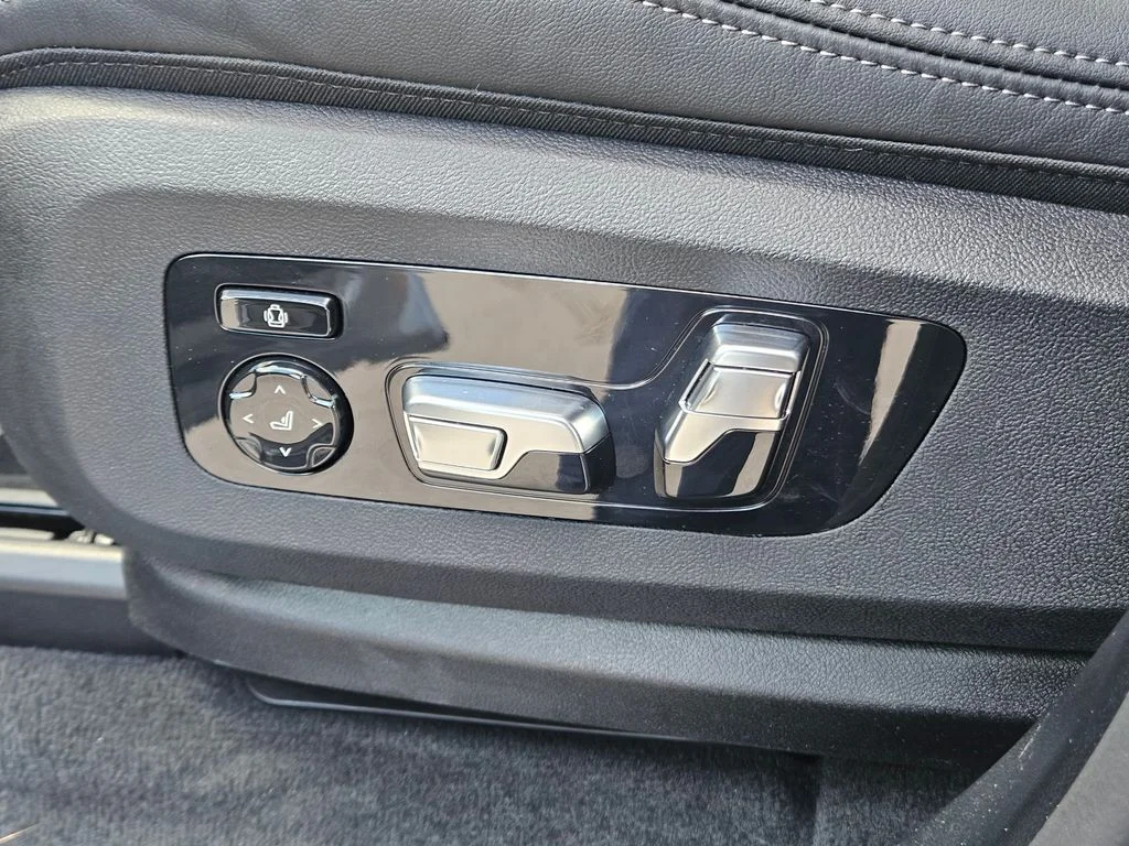 Certified Used 2026 Skyscraper Grey Metallic BMW M60i image 37