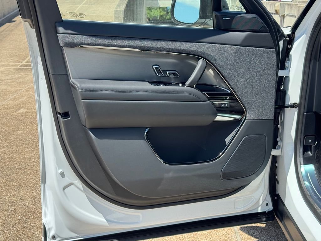 New 2026 Fuji White Land Rover Dynamic SE image 14