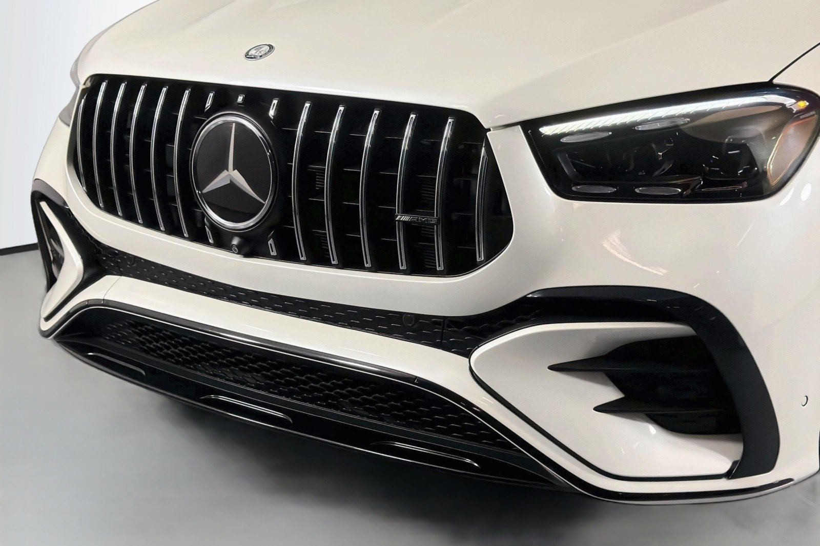 Certified Used 2024 MANUFAKTUR Diamond White Metallic Mercedes-Benz AMG® 53 image 14