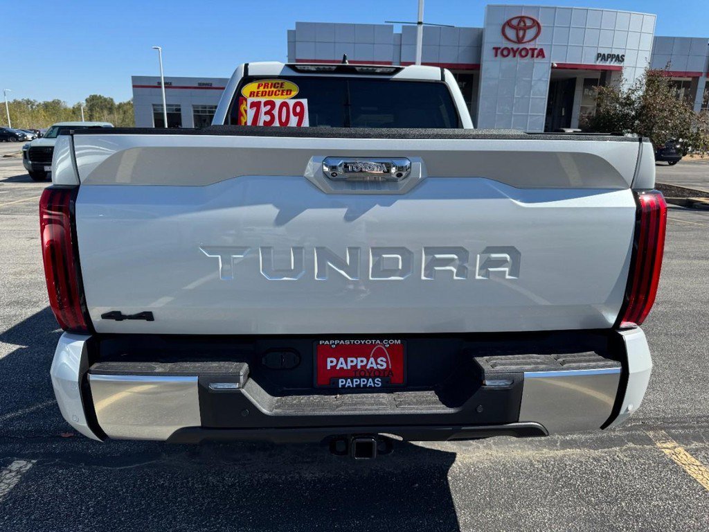 New 2026 Wind Chill Pearl <sup>1</sup> Toyota  Limited image 4