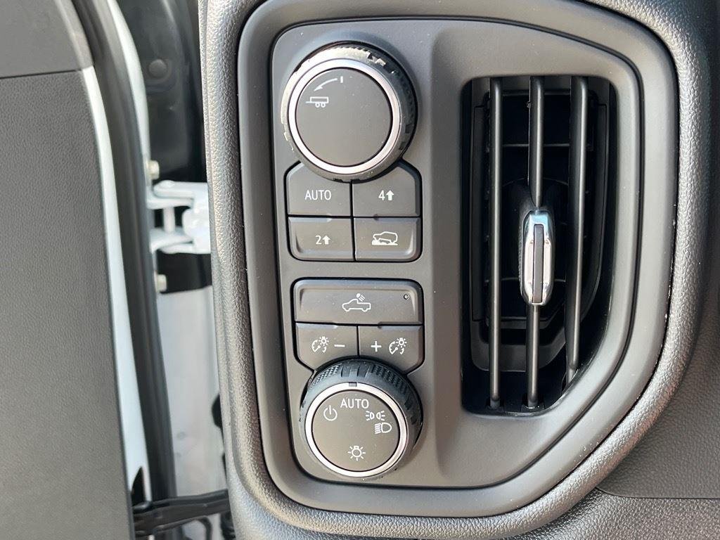2025 Chevrolet Silverado 1500 Custom - Photo 19