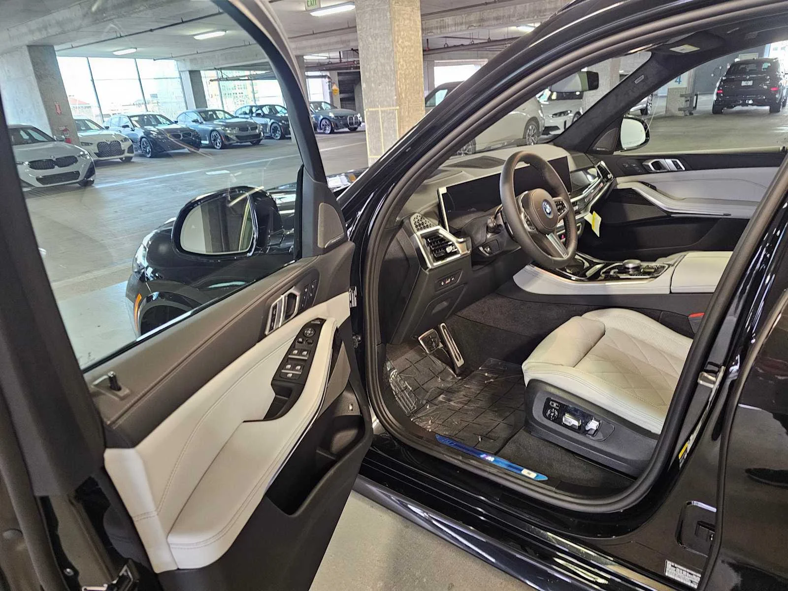New 2026 Black Sapphire Metallic BMW xDrive50e image 32
