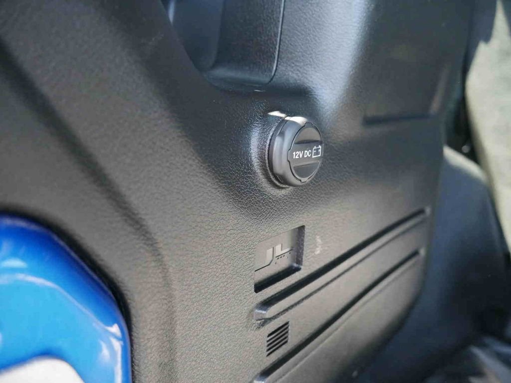 Used 2022 Blue Jeep Unlimited Sahara Altitude image 9