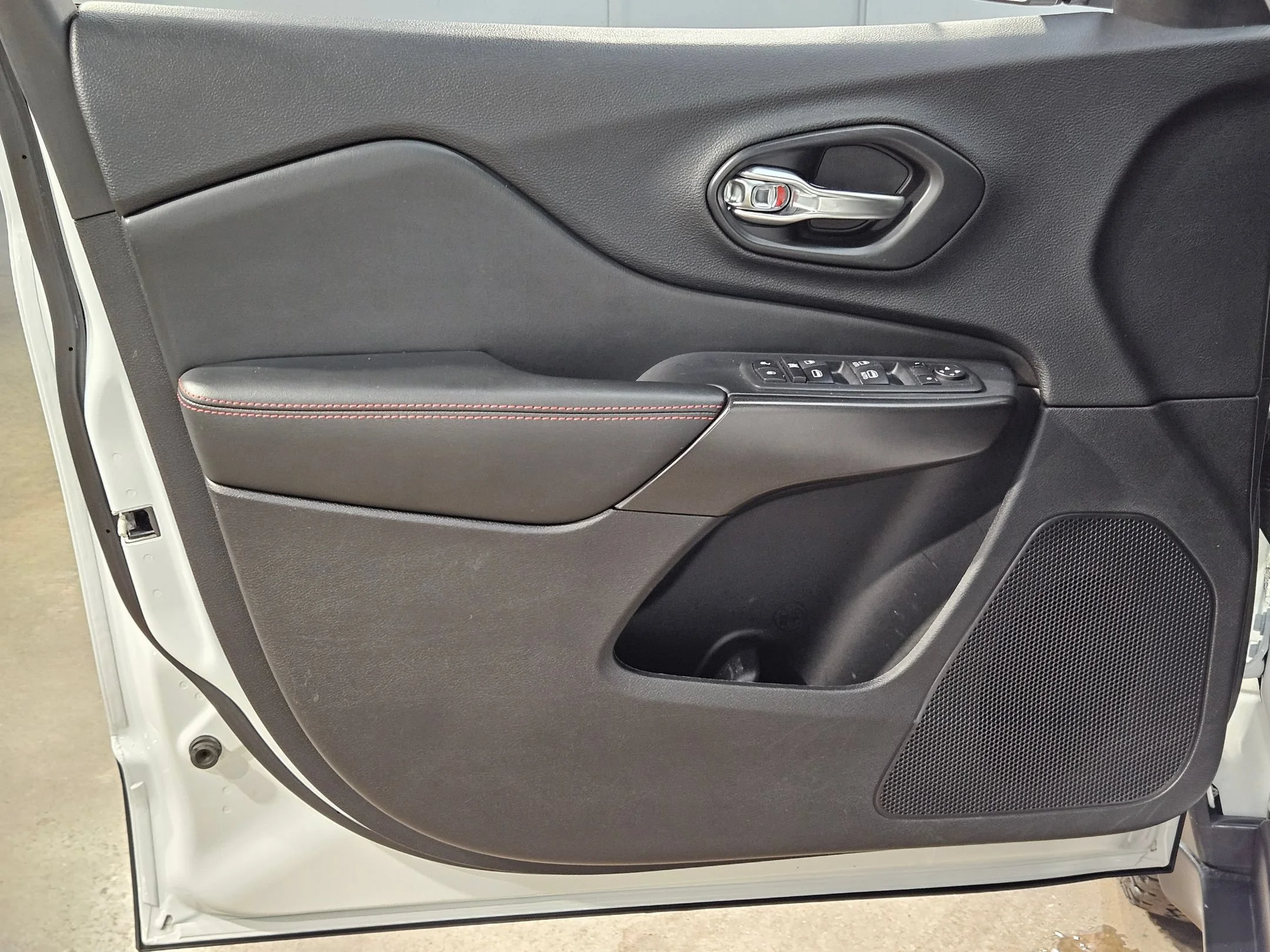 Used 2021 Bright White Clearcoat Jeep Trailhawk image 20