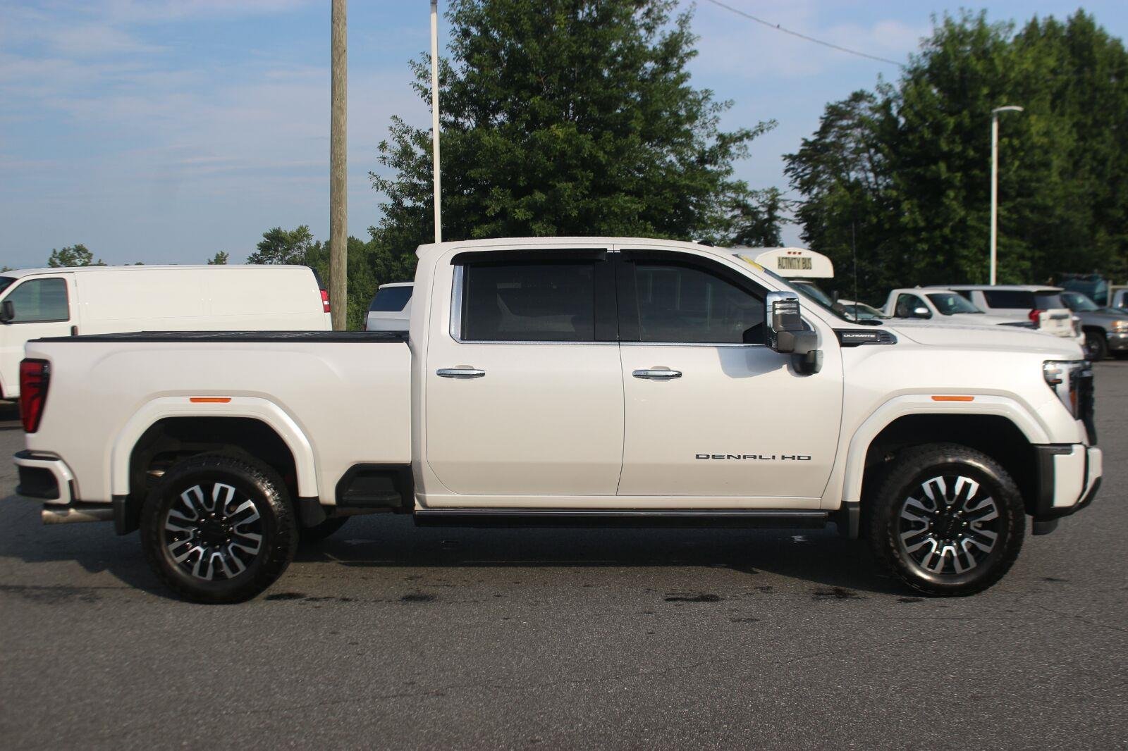Used 2025 White Frost Tricoat GMC Denali Ultimate image 8