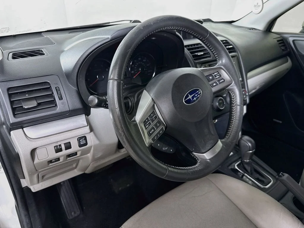Used 2015 White Subaru 2.5i Touring image 9
