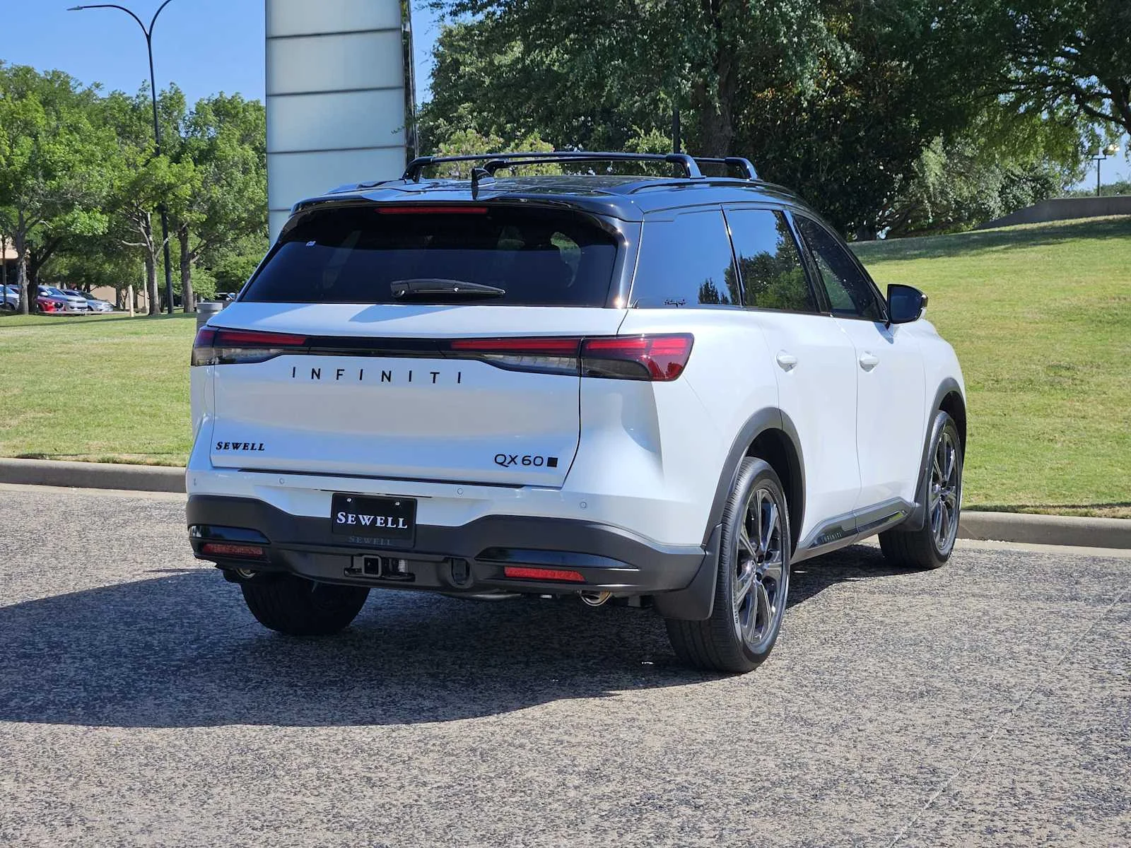 New 2027 2T RAD WHT INFINITI Autograph AWD image 4