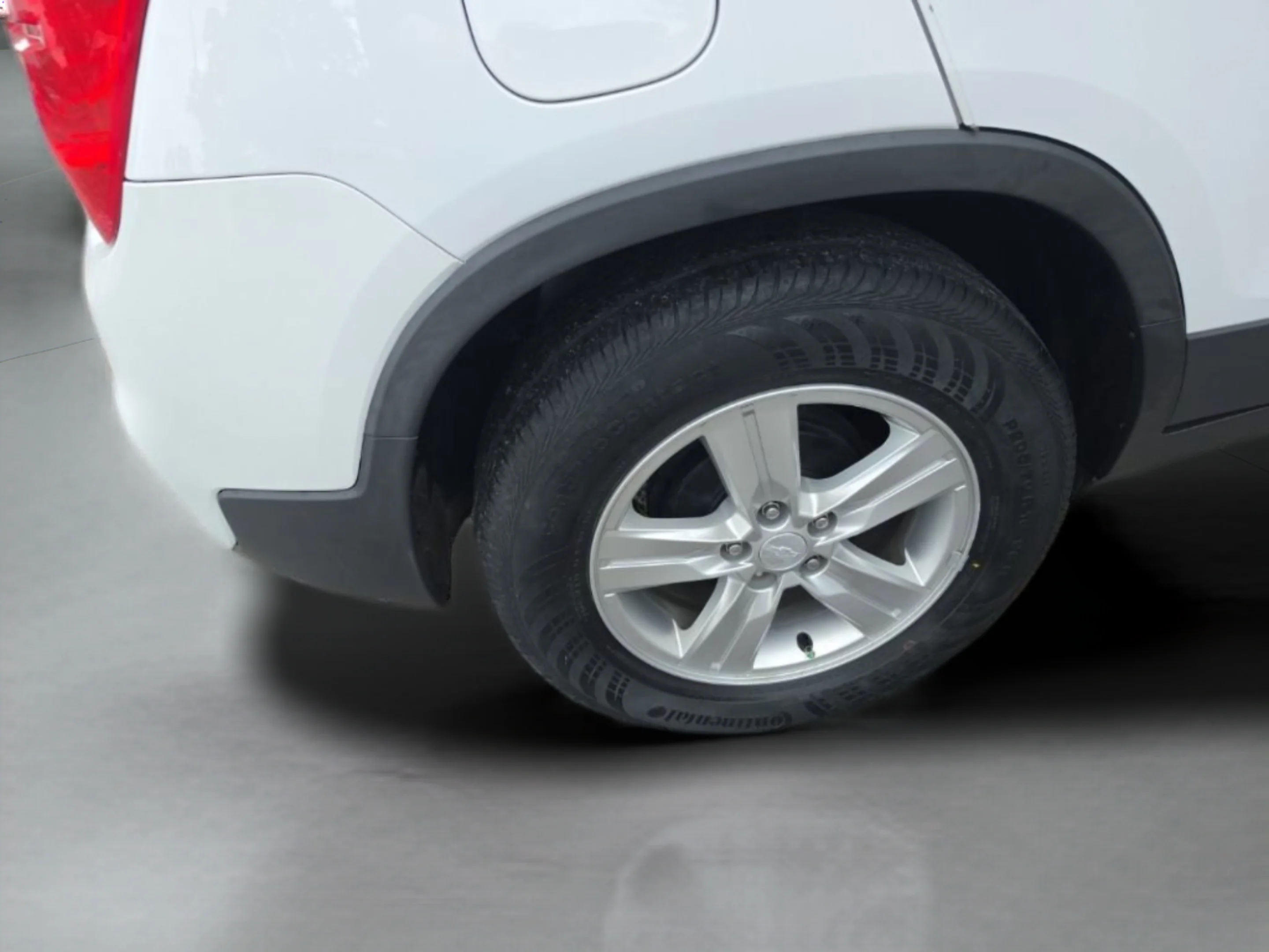 Used 2020 SUMMIT WHITE Chevrolet LS image 14