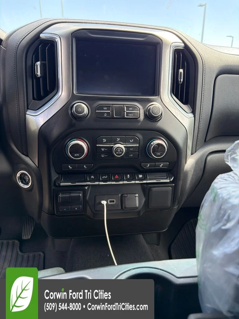 Used 2021 Black Chevrolet LT image 3