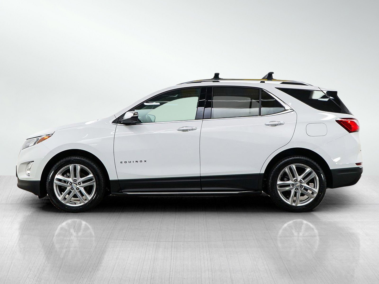 Used 2018 Chevrolet Equinox Premier with VIN 3GNAXWEX4JS614673 for sale in Wayzata, MN