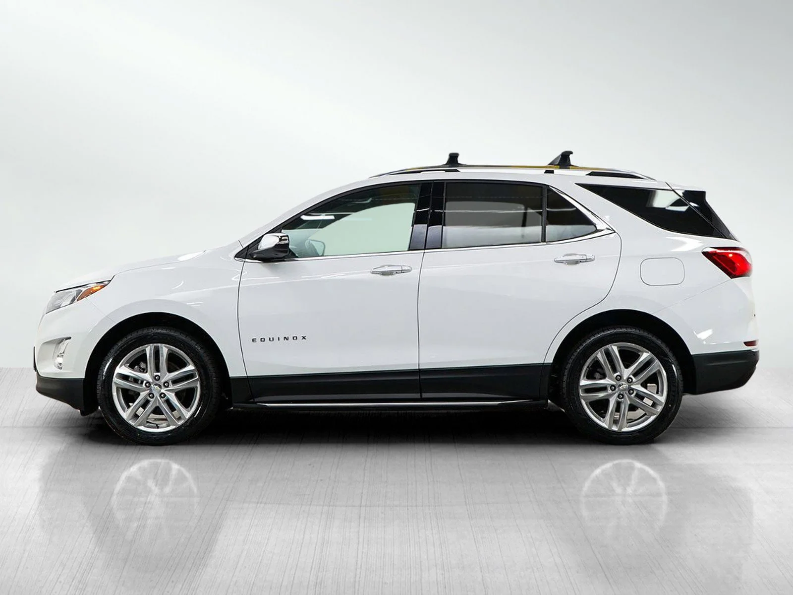 Used 2018 Chevrolet Equinox Premier with VIN 3GNAXWEX4JS614673 for sale in Wayzata, Minnesota