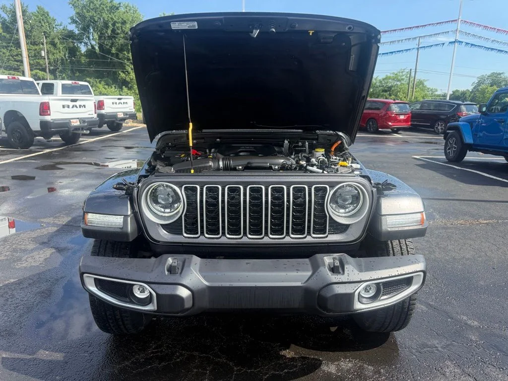 Used 2025 Gray Jeep Sahara 4xe image 59