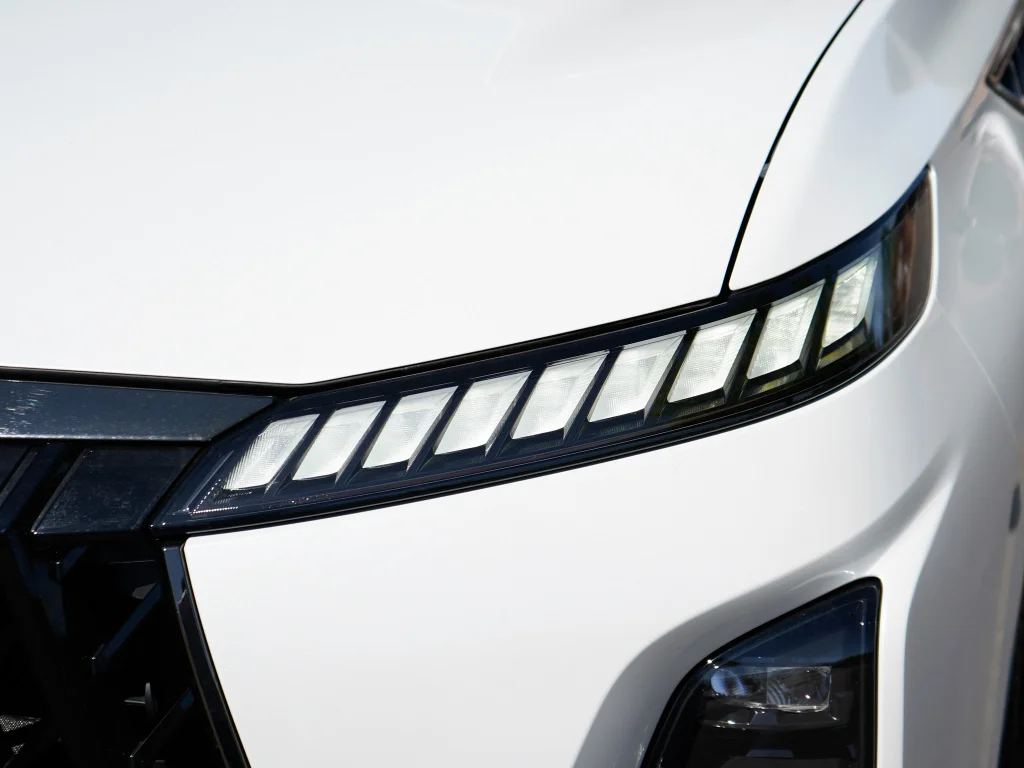 New 2026 RADIANT WHITE INFINITI Sport 4WD image 4