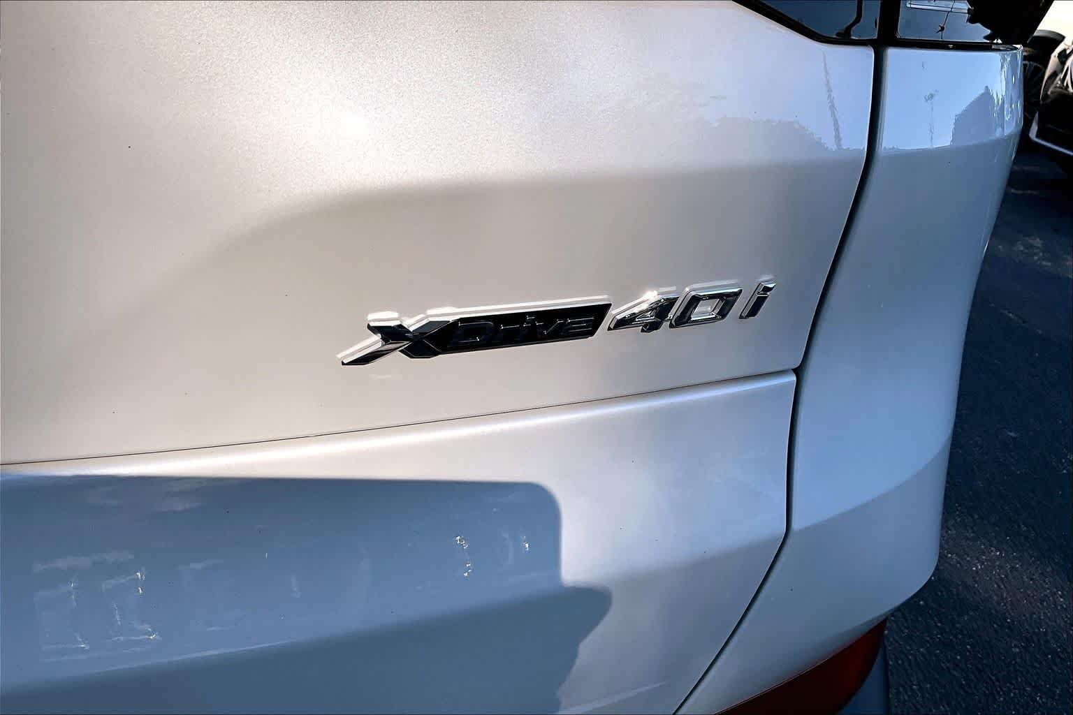 New 2026 Mineral White Metallic BMW xDrive40i image 15