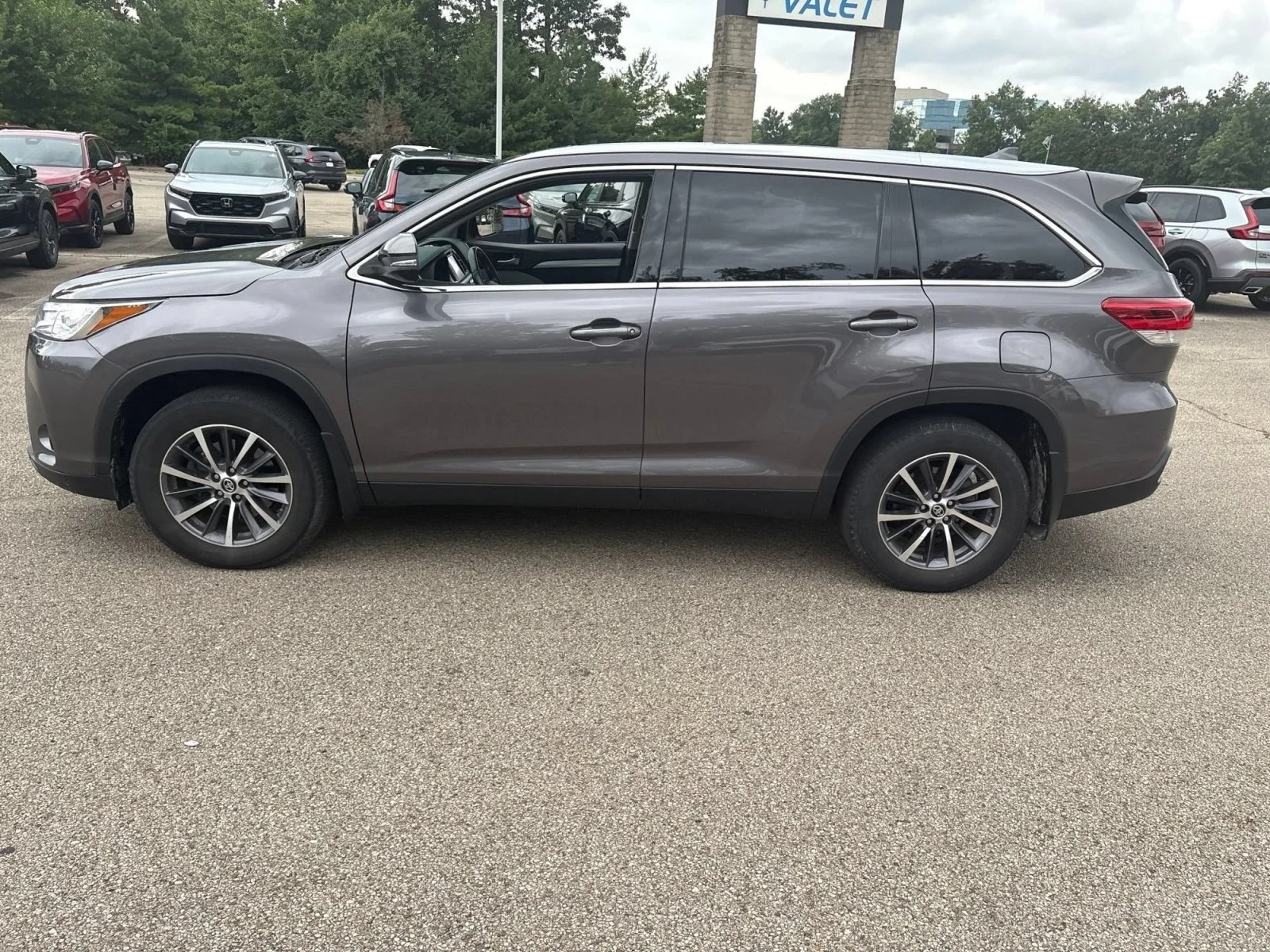 Used 2019 Predawn Gray Mica Toyota XLE image 2