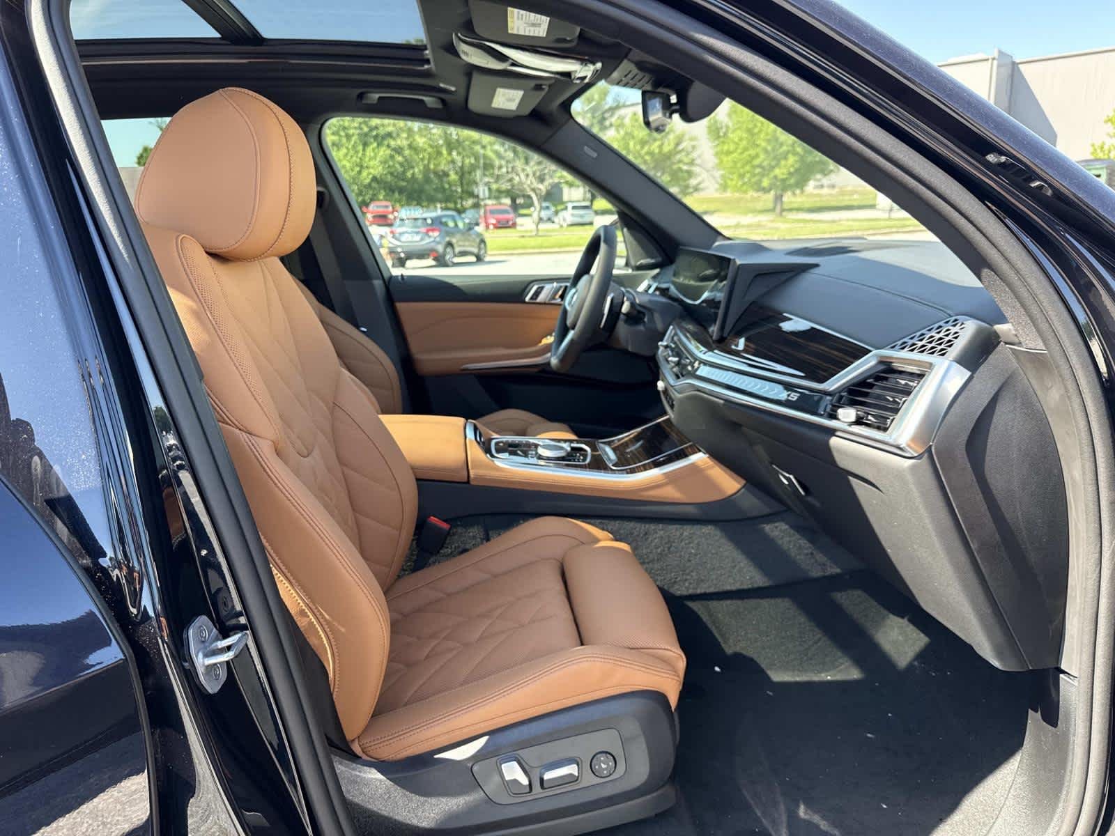 New 2026 Carbon Black Metallic BMW xDrive40i image 16