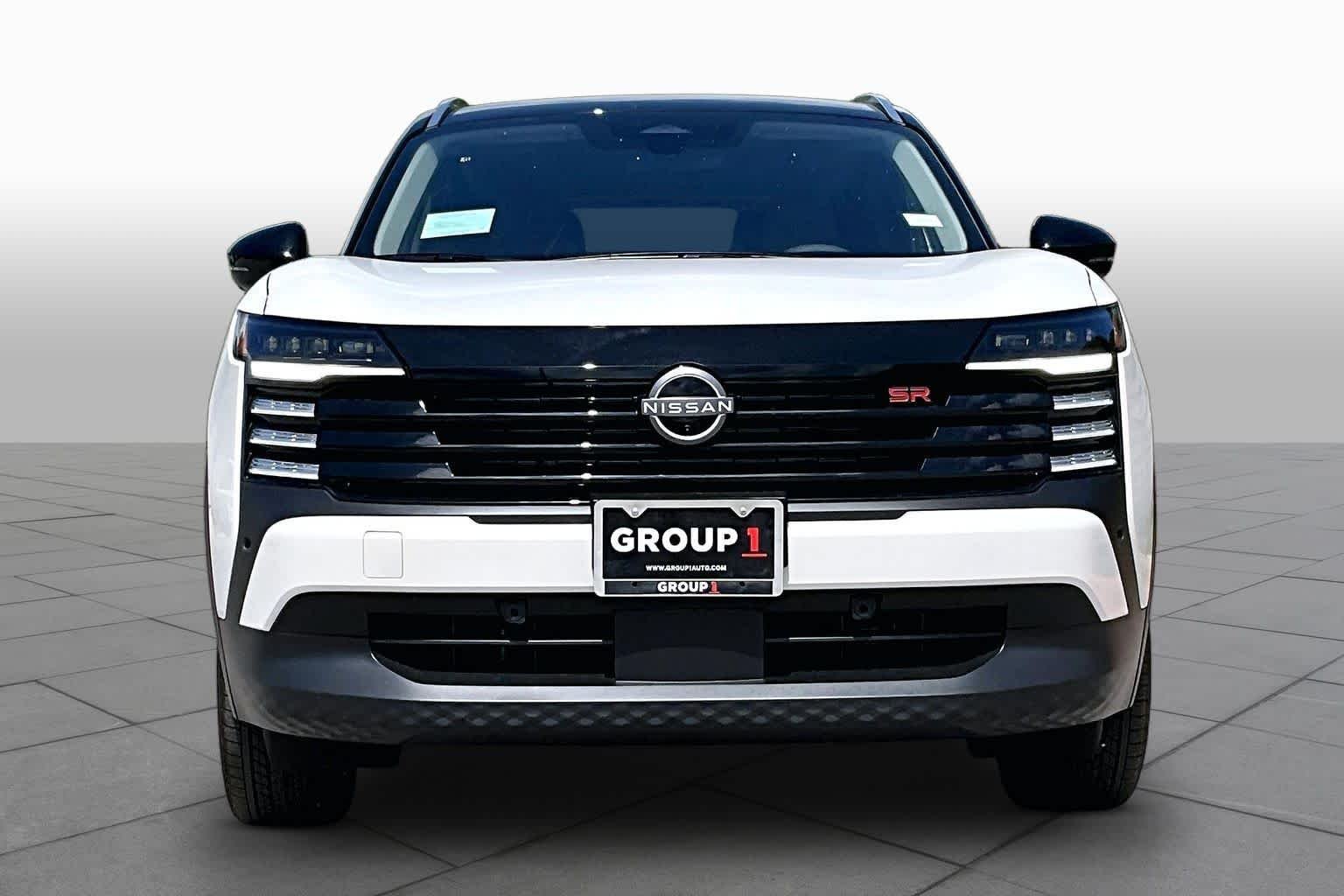 New 2026 Aspen White Tricoat/Super Black Nissan SR image 3