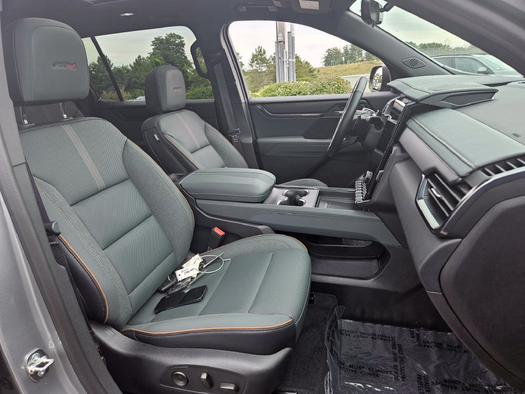 2026 GMC Acadia AT4 - Photo 13
