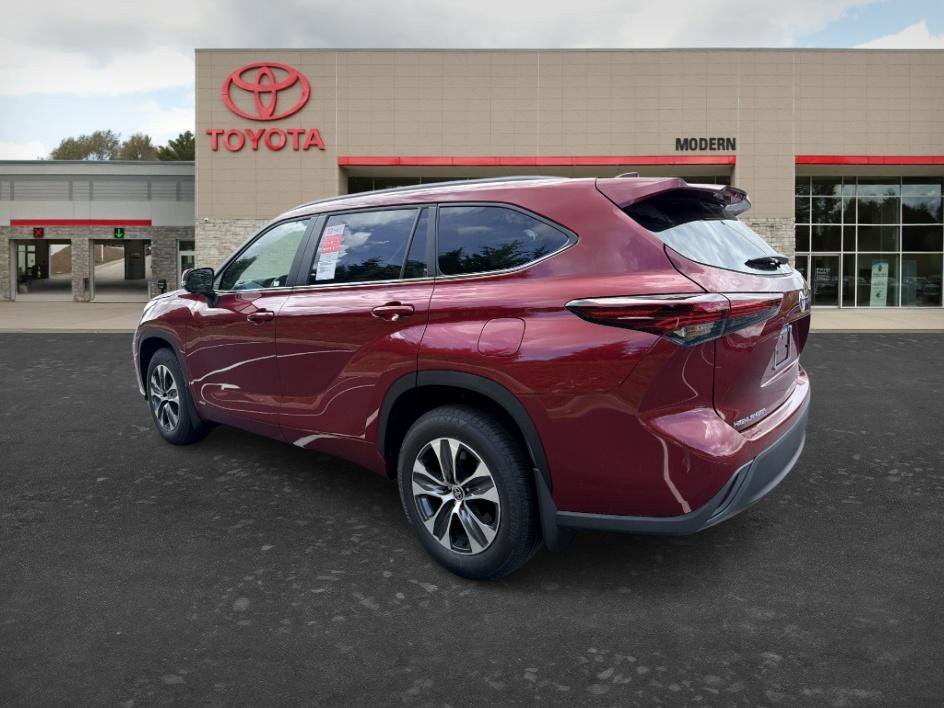 New 2026 Ruby Flare Pearl Toyota Hybrid XLE image 6