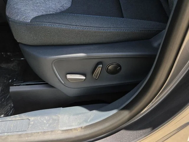 New 2026 Carbonized Gray Metallic Ford XLT image 26