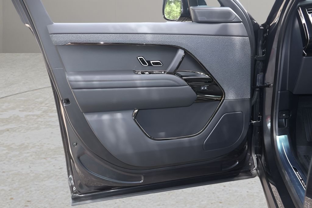 New 2026 Carpathian Grey Land Rover Dynamic SE image 10