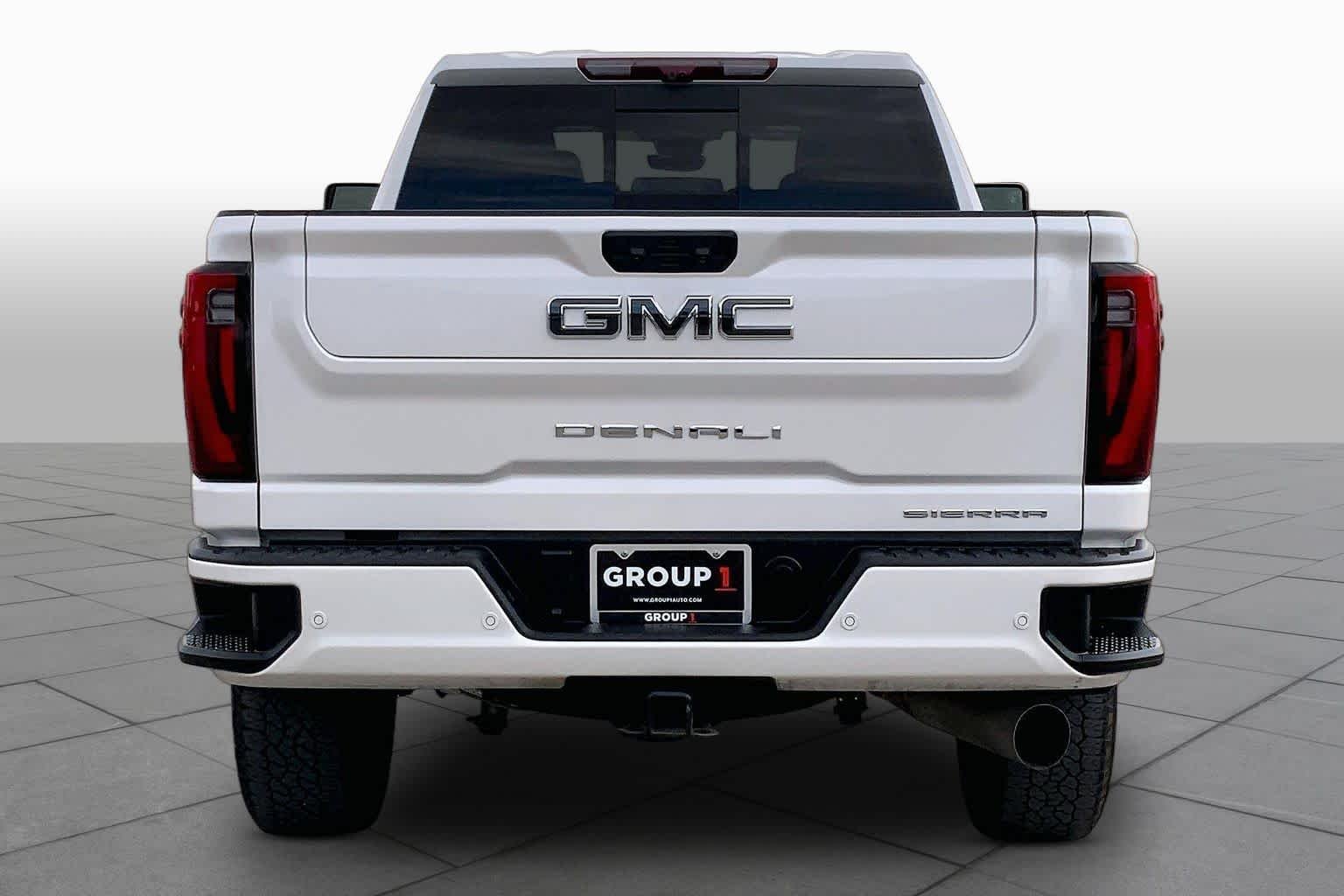 Used 2025 White Frost Tricoat GMC Denali Ultimate image 5