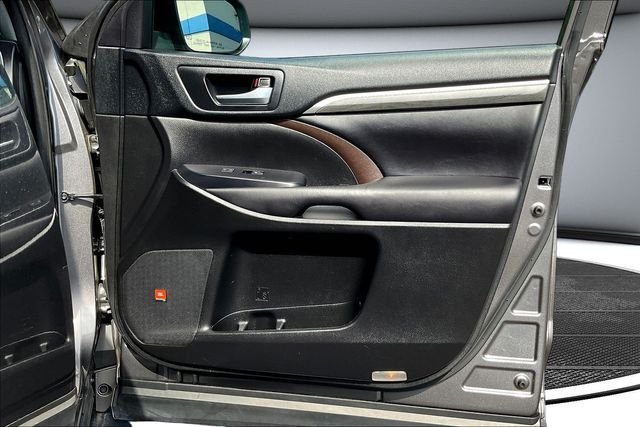Used 2018 Gray Toyota Limited Platinum image 30