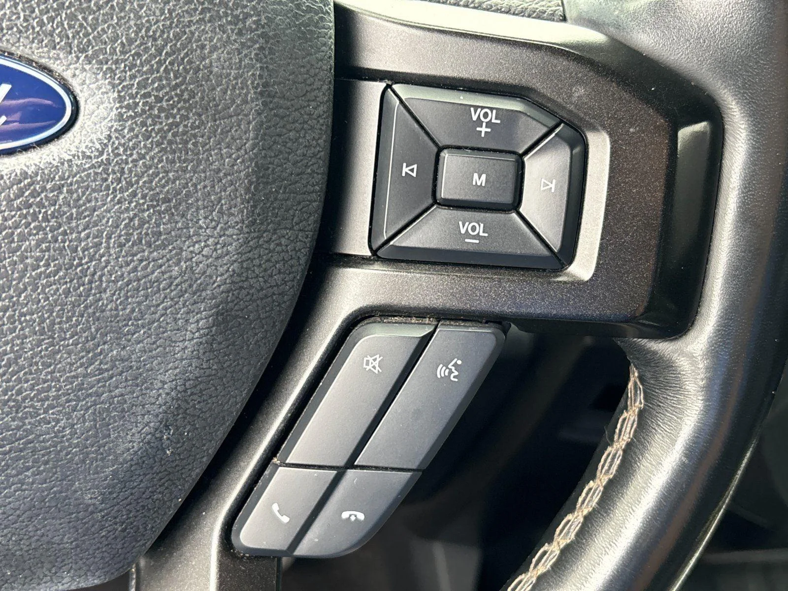 Used 2020 Agate Black FORD LIMI image 19