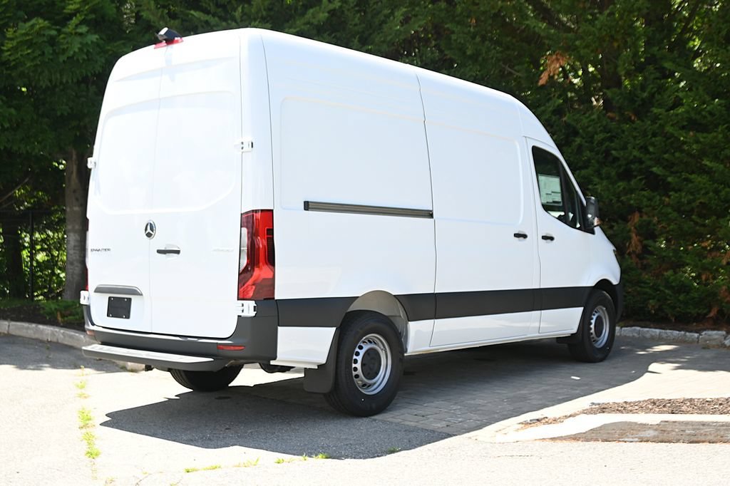 New 2026 Arctic White Mercedes-Benz Cargo 144 WB image 39