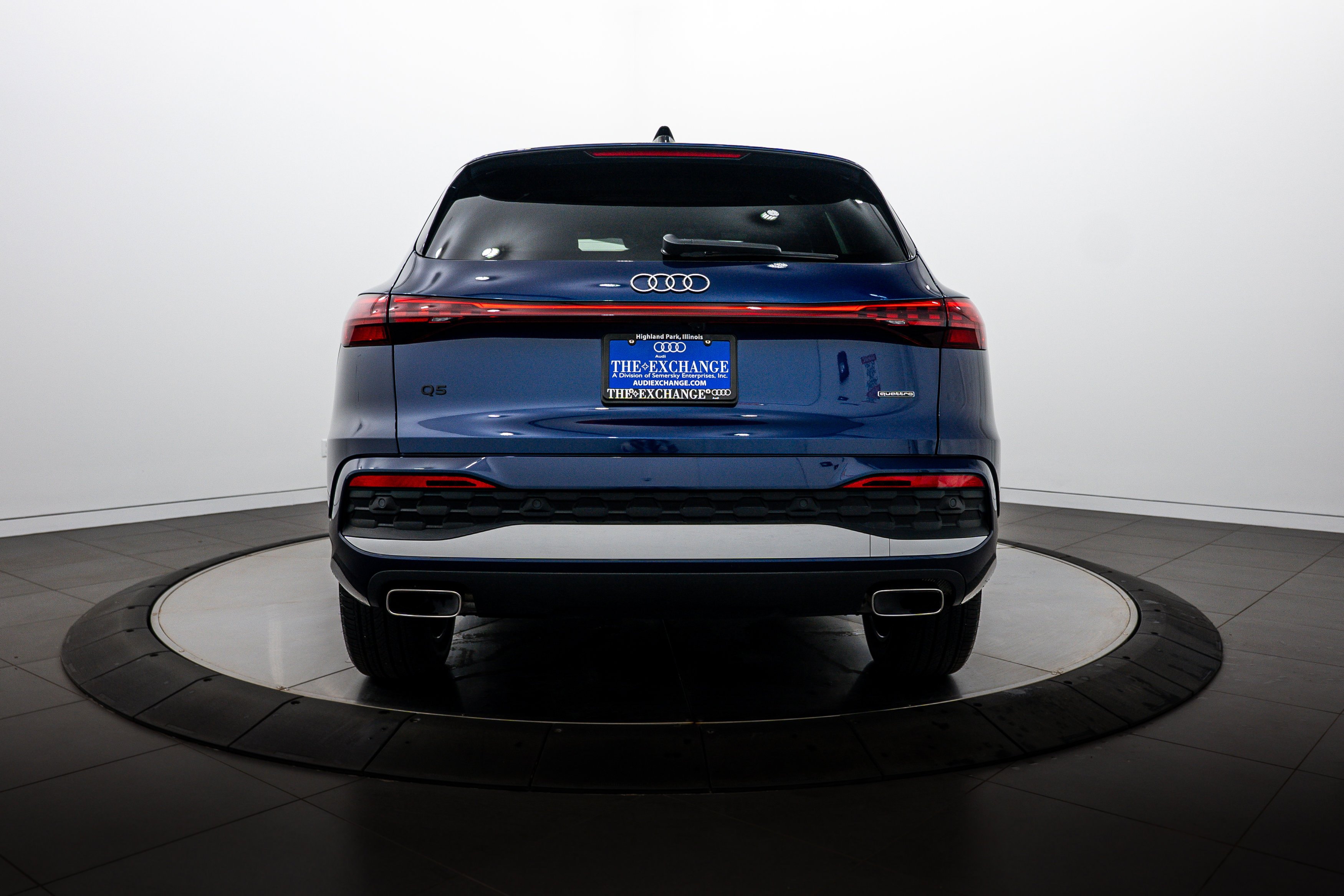 Used 2025 Navarra Blue Metallic Audi Premium image 24