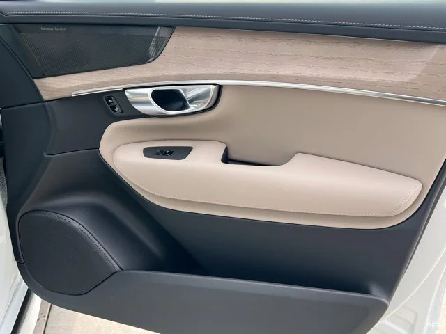 2026 Volvo XC90 Plus - Photo 31