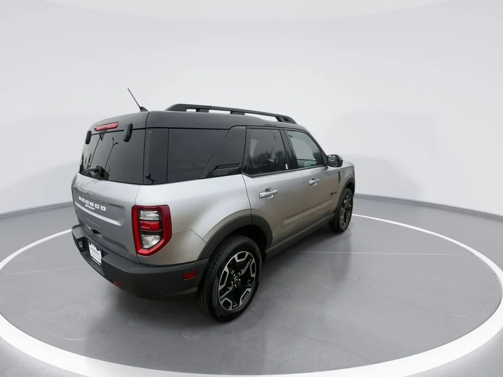 Used 2022 Silver Ford Outer Banks image 8