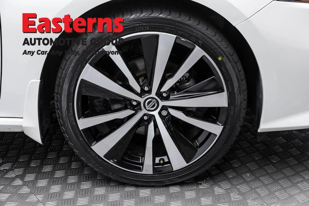 Used 2022 White Nissan 2.5 SR image 28
