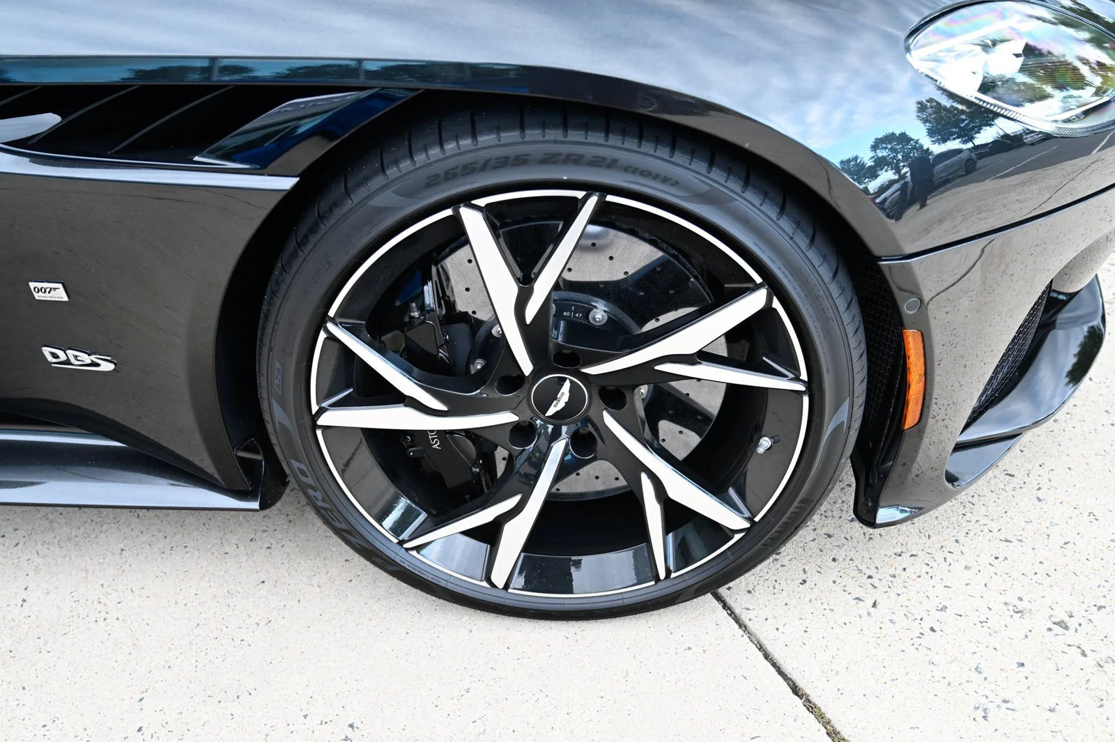 Used 2021  Aston Martin Superleggera image 32