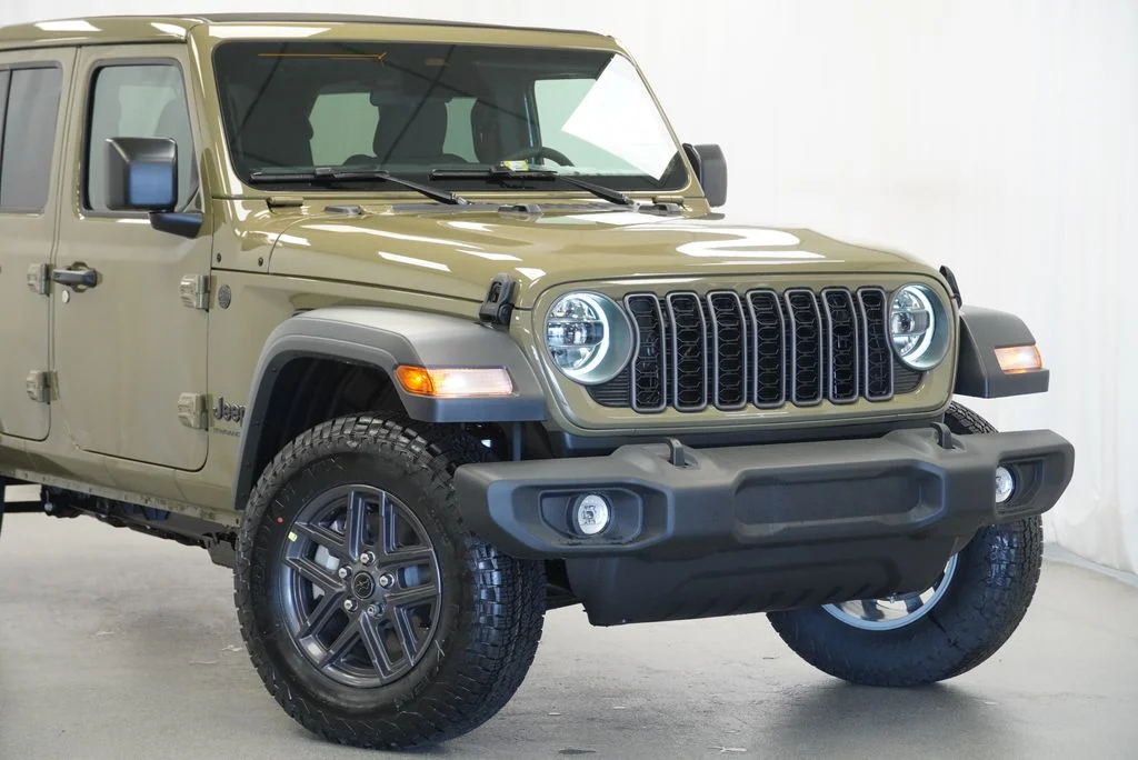 New 2027 41 Paint Jeep Sport image 3