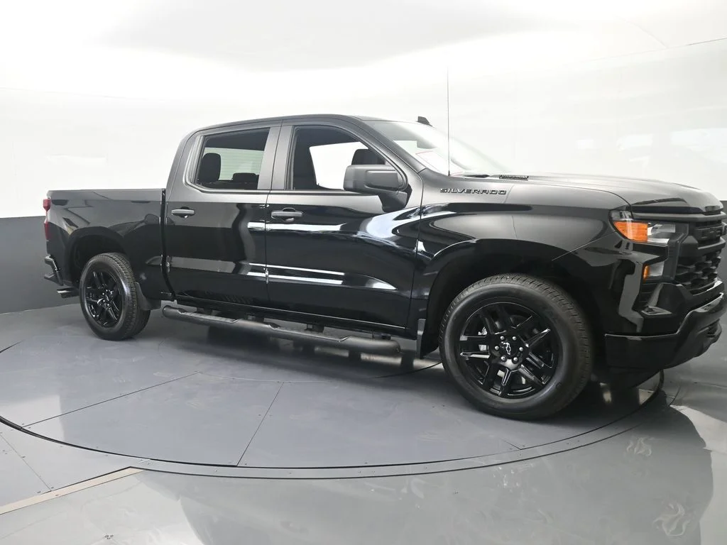 Used 2025 Black Chevrolet Custom image 8