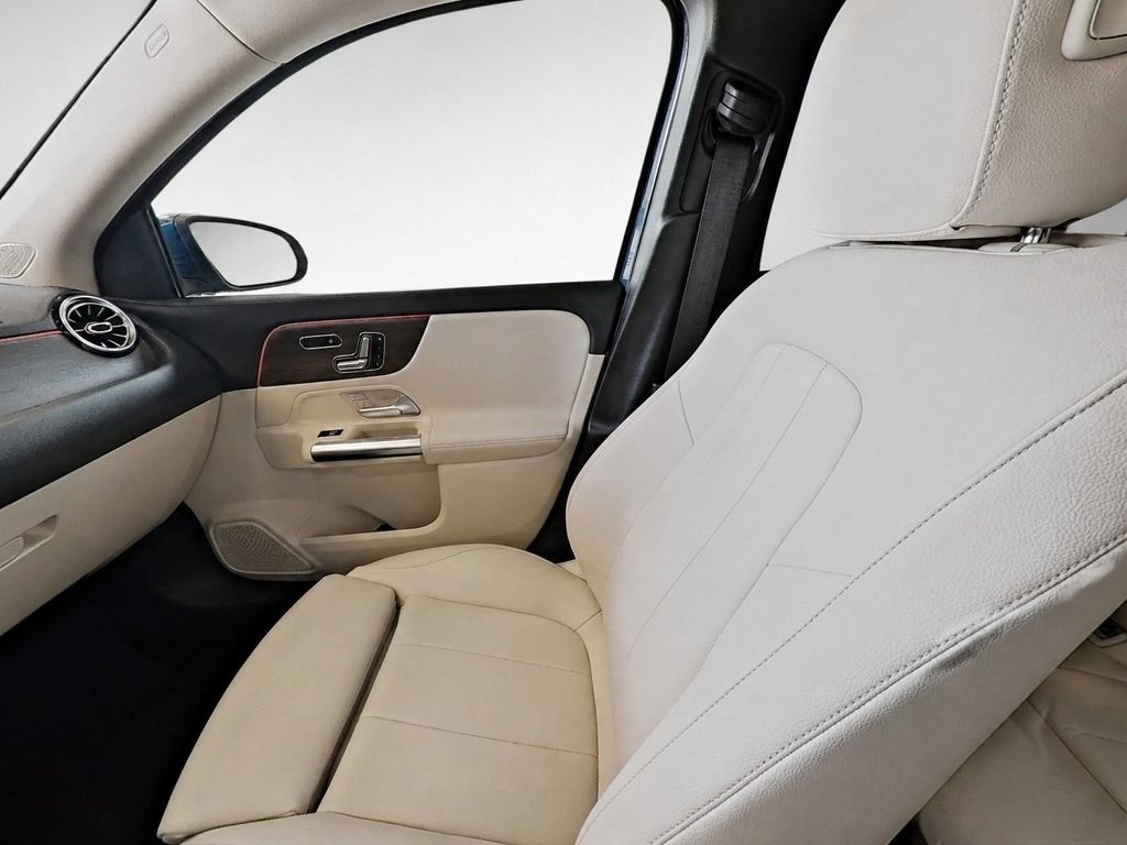 Used 2021  Mercedes-Benz GLA 250 image 28