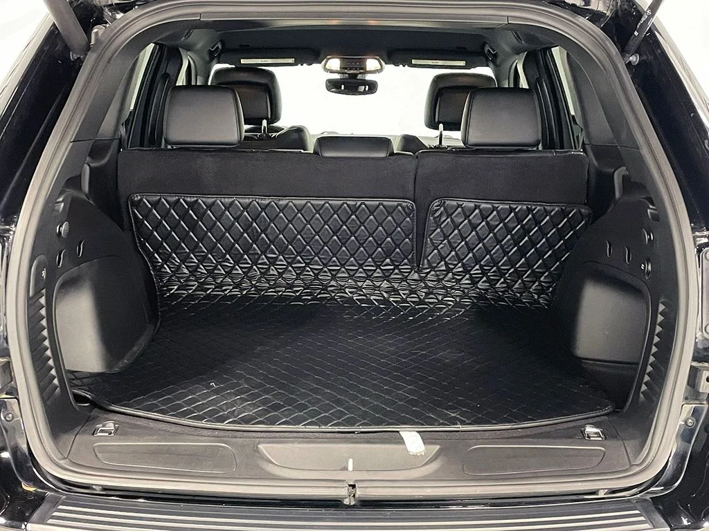 Used 2022 Black Jeep Laredo X image 4