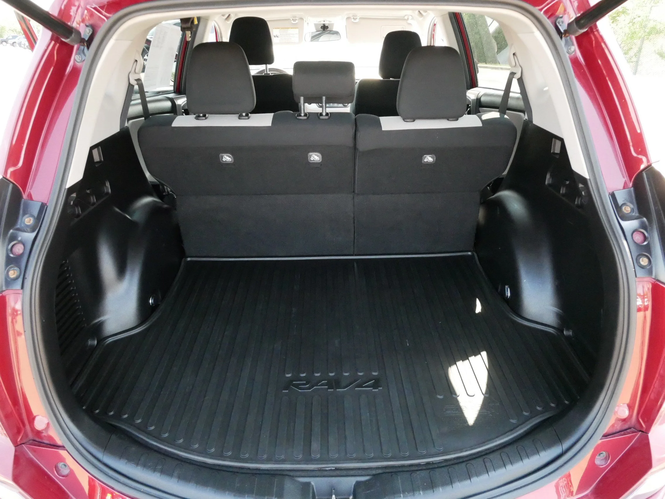 Used 2018 Ruby Flare Pearl Toyota XLE image 18