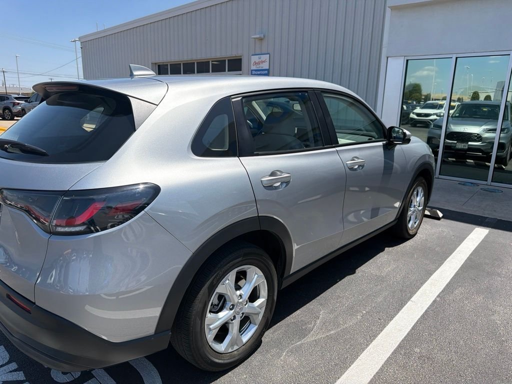Used 2024 Lunar Silver Metallic Honda LX image 4