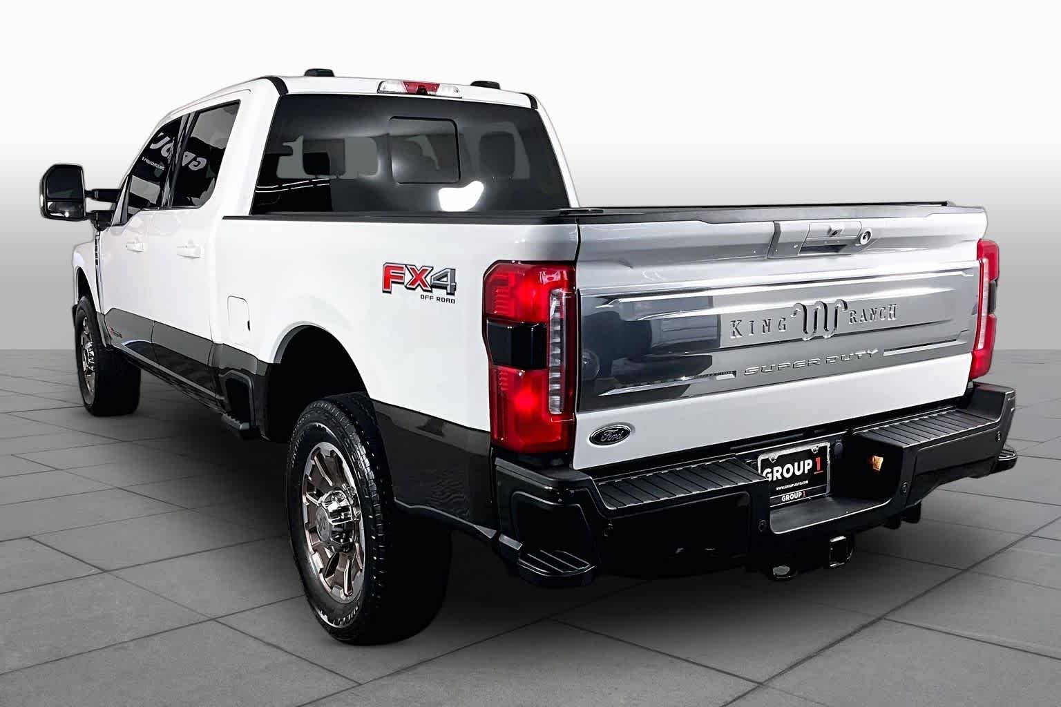 Used 2025 Star White Metallic Tri-Coat/Darkened Bronze Ford King Ranch image 11