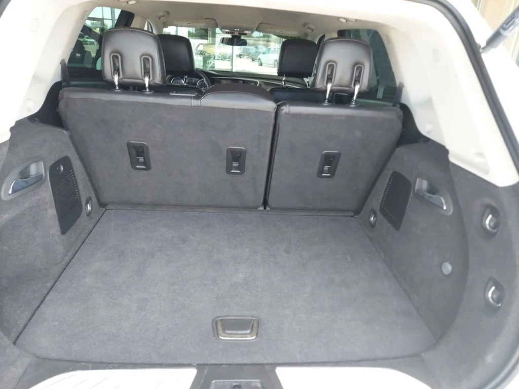 Used 2019 White Buick Essence image 36