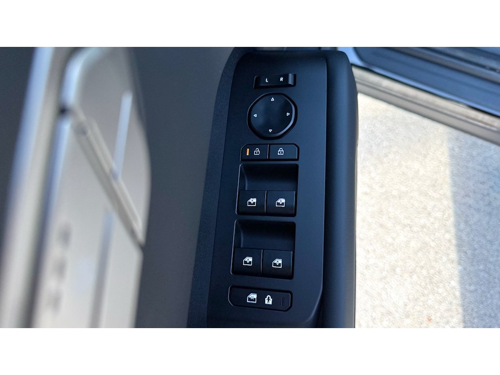 New 2027 Ebony Black Kia S image 24