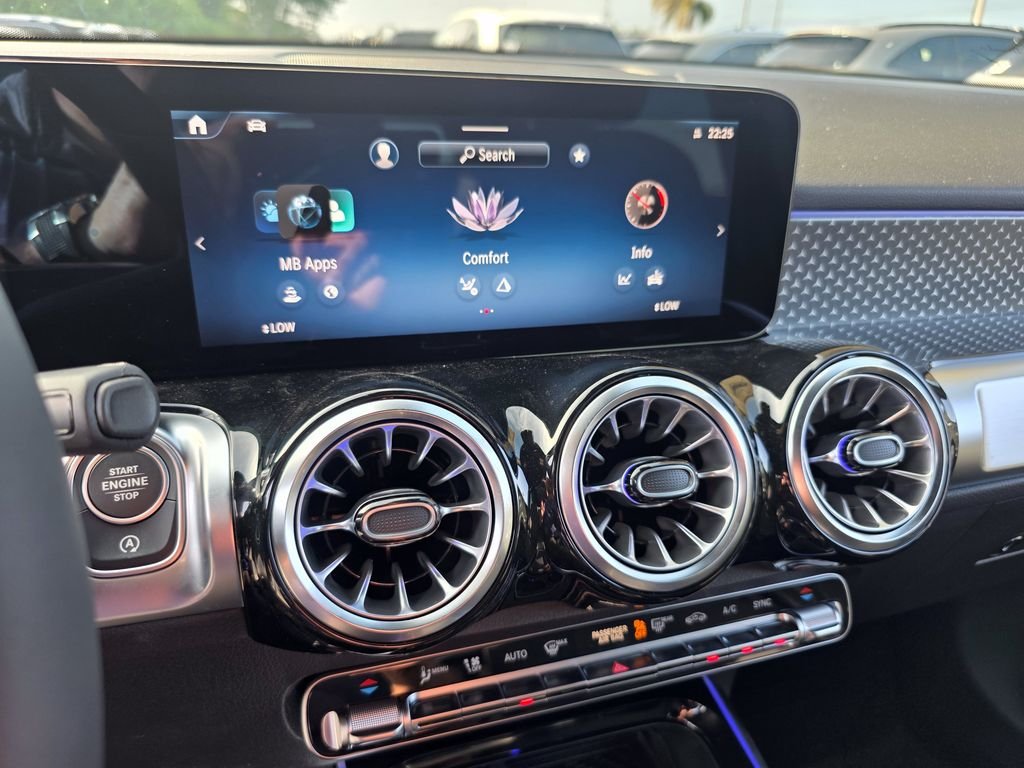 New 2026 White Mercedes-Benz GLB 250 image 25